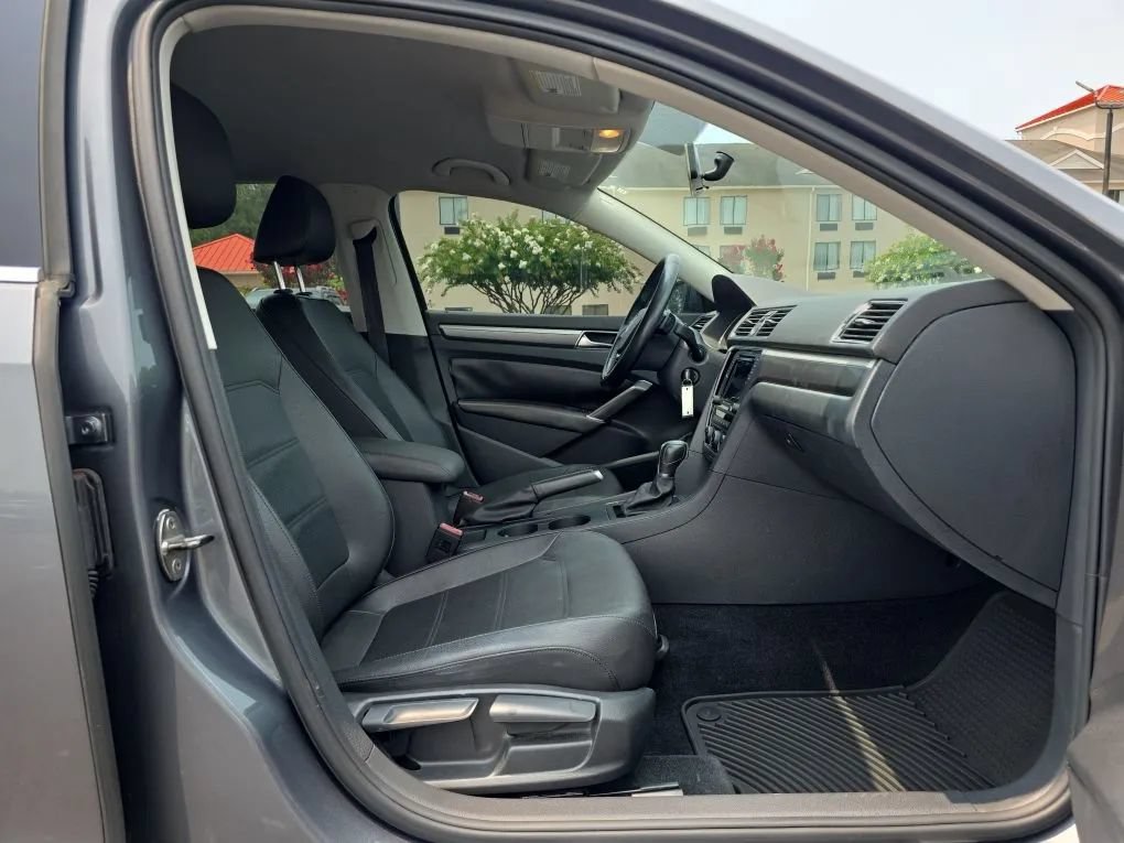 Used 2017 Volkswagen Passat 1.8T R-Line FWD image 42