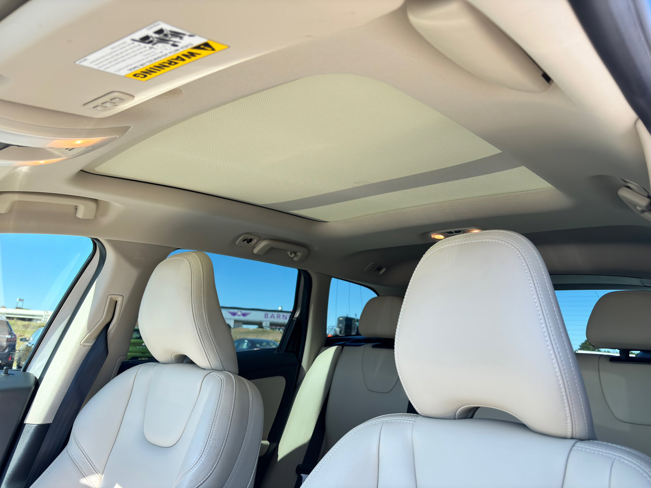 Used 2017 Volvo XC60 T6 Dynamic w/ Preferred Option Package AWD/4WD image 18