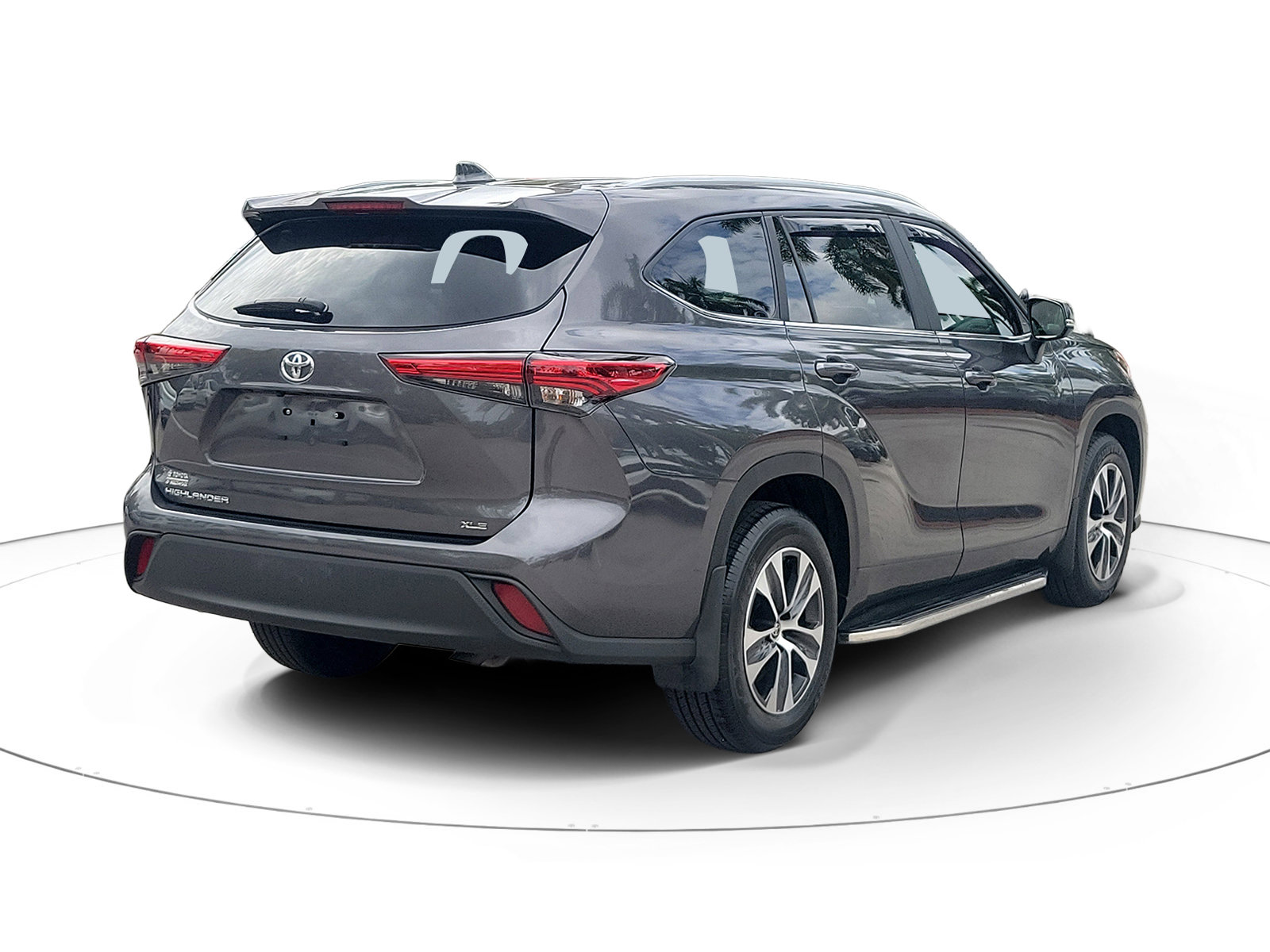 Used 2023 Toyota Highlander XLE FWD image 4