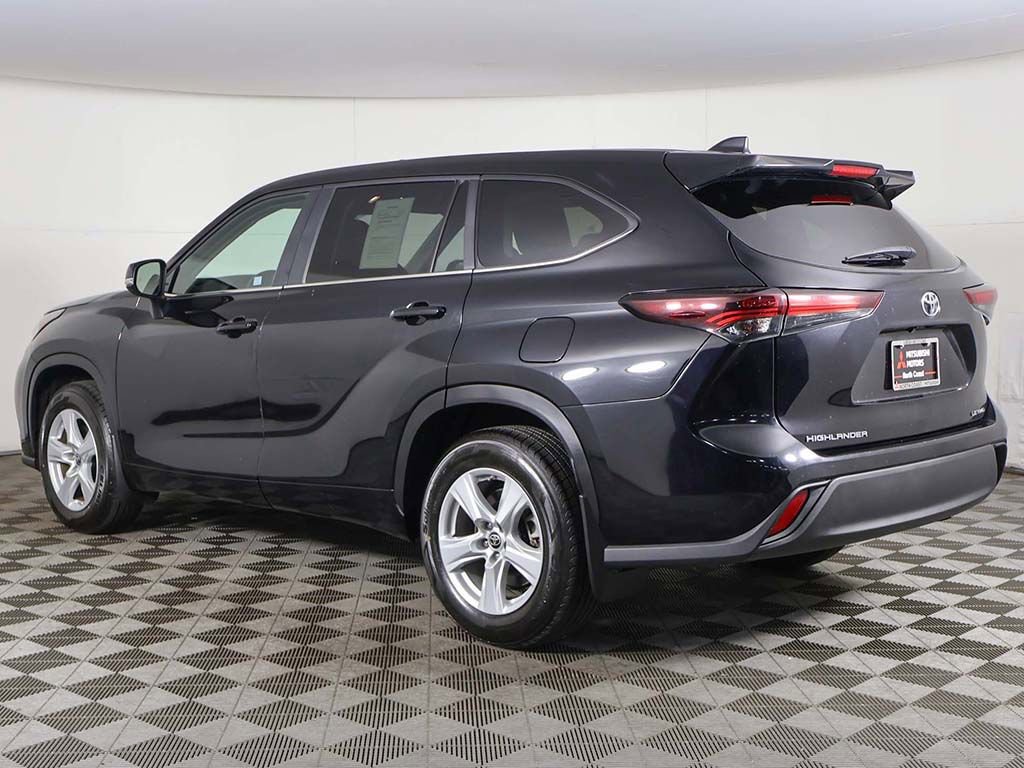 Used 2024 Toyota Highlander LE image 8