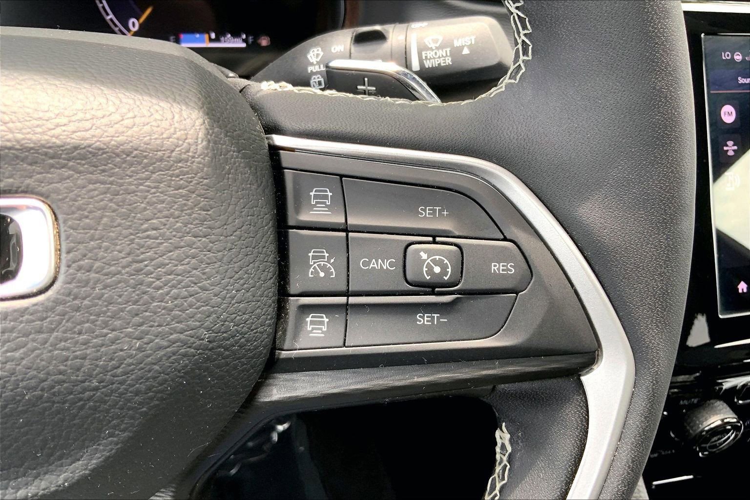 Used 2025 Jeep Grand Cherokee Altitude AWD/4WD image 20