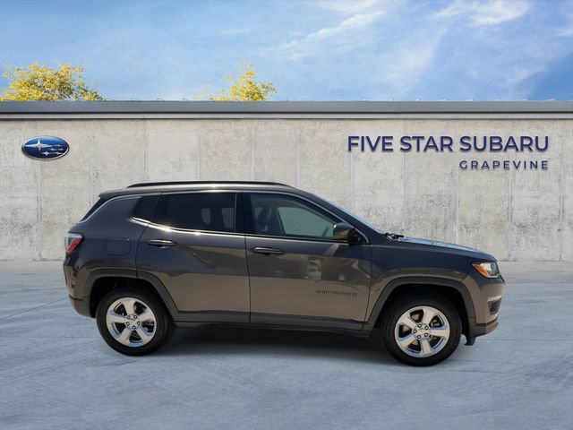 Used 2018 Jeep Compass Latitude w/ Popular Equipment Group FWD image 9