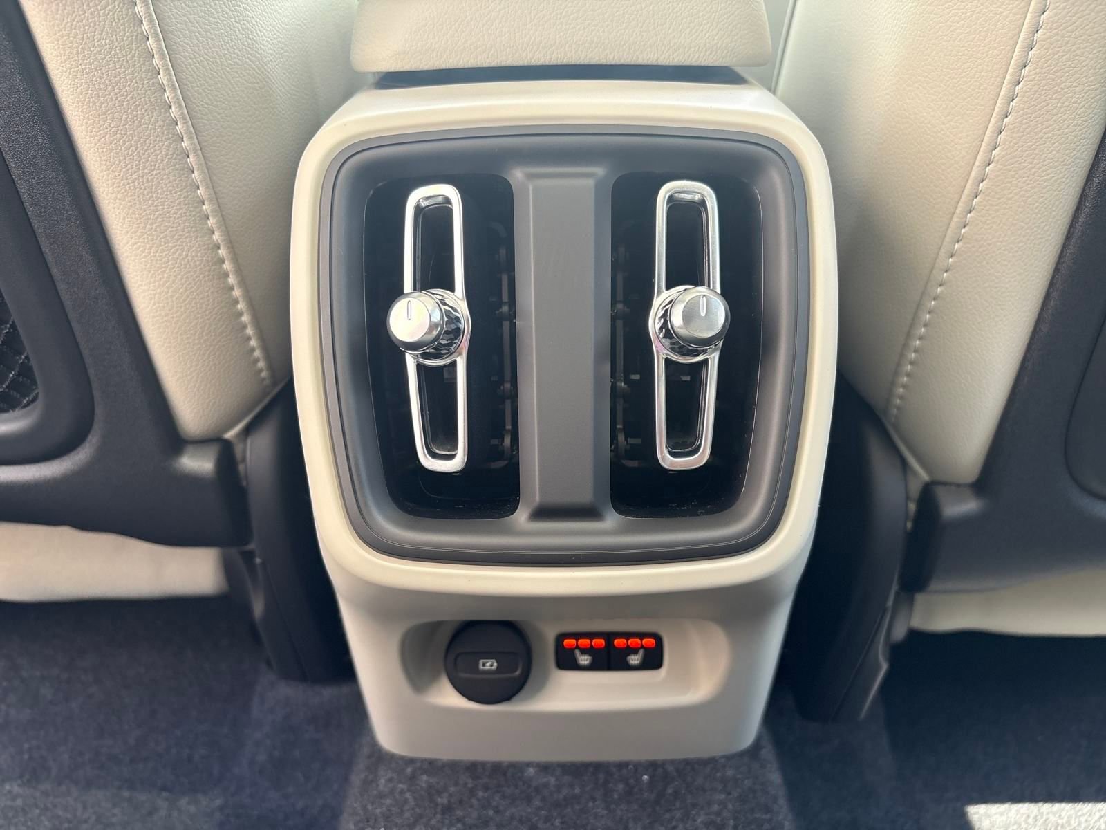 New 2026 Volvo XC40 B5 Plus w/ Protection Package Premier image 33