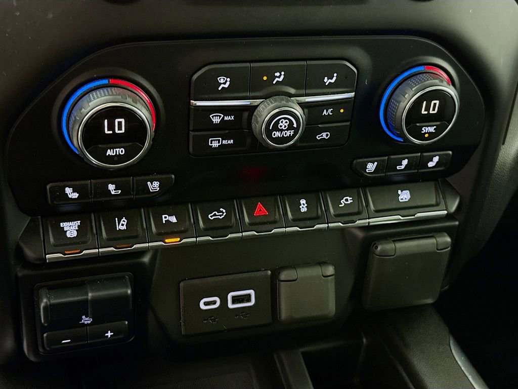 Used 2020 Chevrolet Silverado 3500 High Country w/ Technology Package AWD/4WD image 8