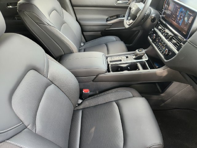 New 2026 Nissan Pathfinder SL FWD image 13
