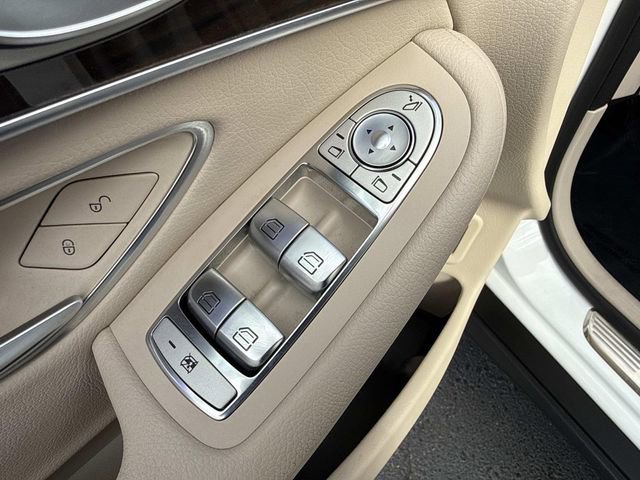 Used 2022 Mercedes-Benz GLC 300 GLC 300 image 9