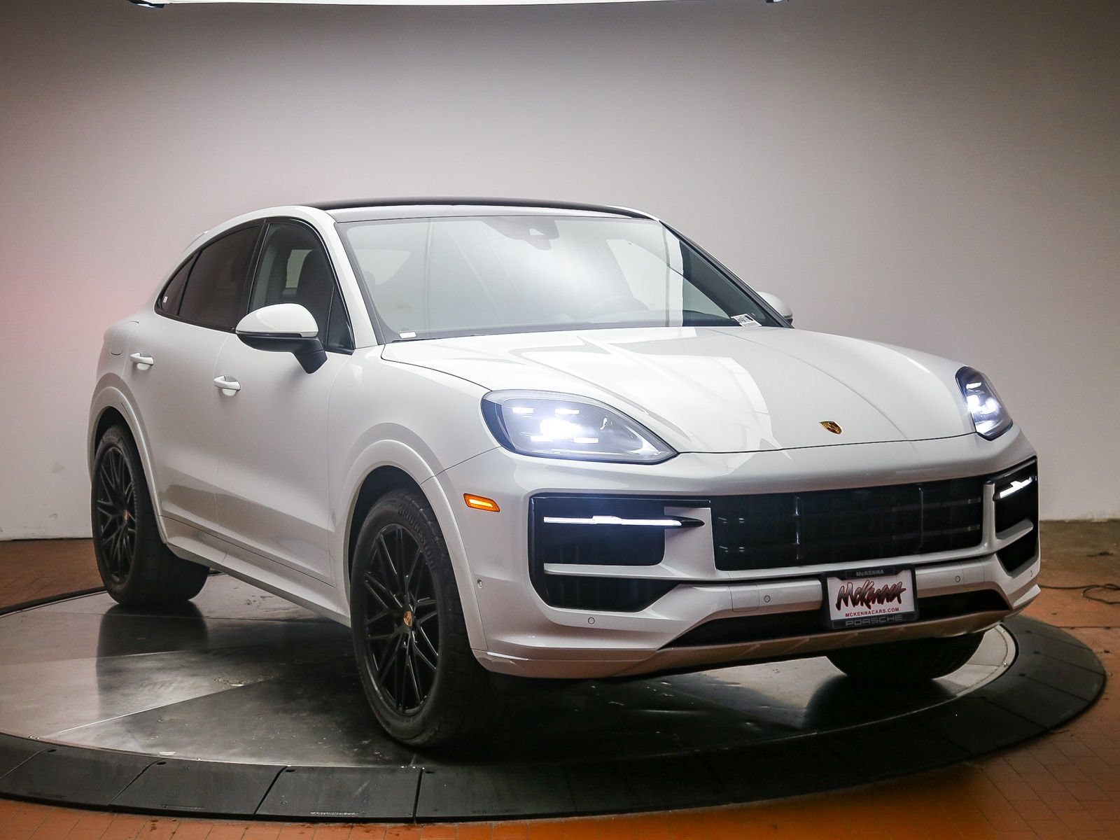 Certified 2026 Porsche Cayenne Coupe AWD/4WD image 4