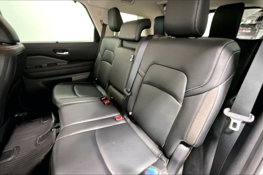 Used 2023 Nissan Pathfinder SL AWD/4WD image 35