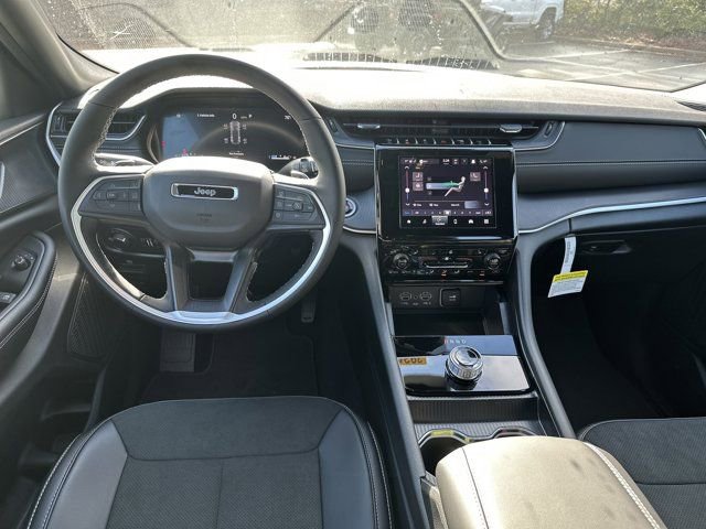 New 2025 Jeep Grand Cherokee Altitude image 21