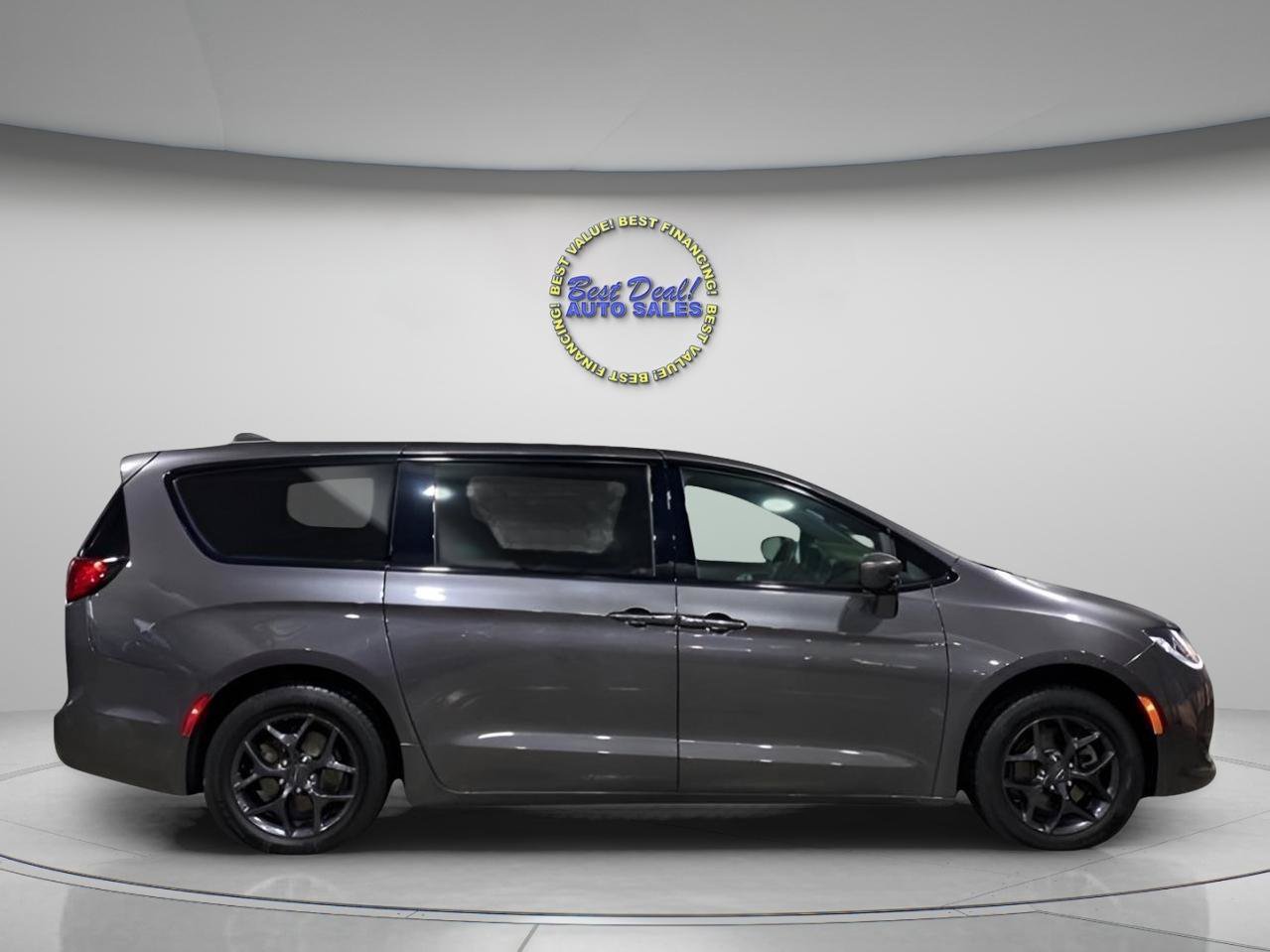 Used 2018 Chrysler Pacifica Touring Plus w/ S Appearance Package FWD image 6