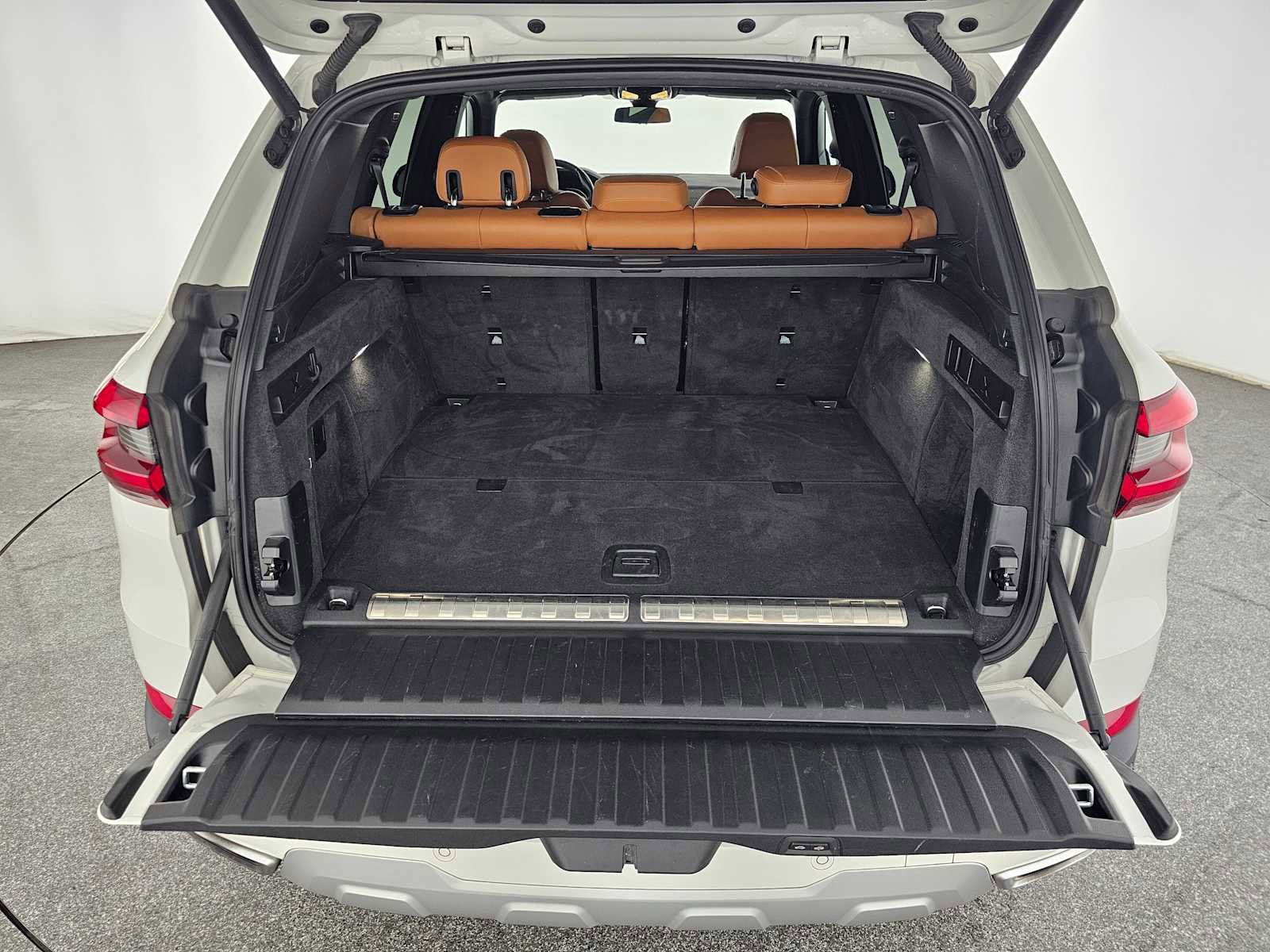 Used 2023 BMW X5 xDrive45e image 14