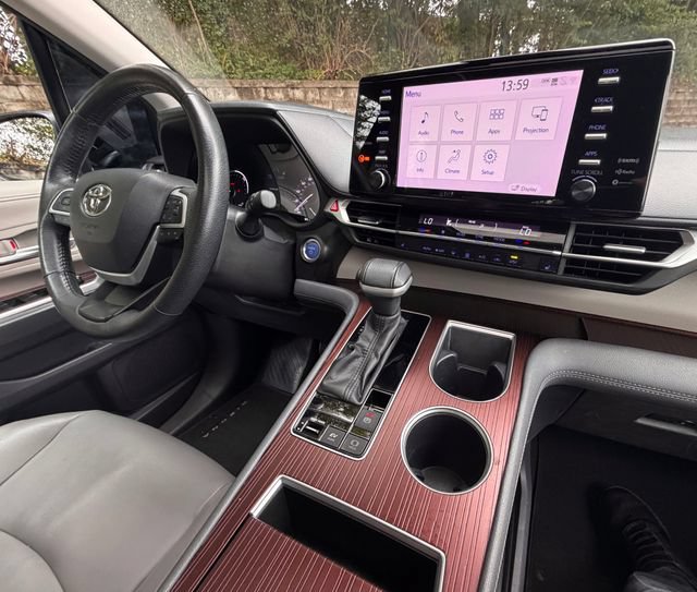 Used 2022 Toyota Sienna XLE FWD image 19