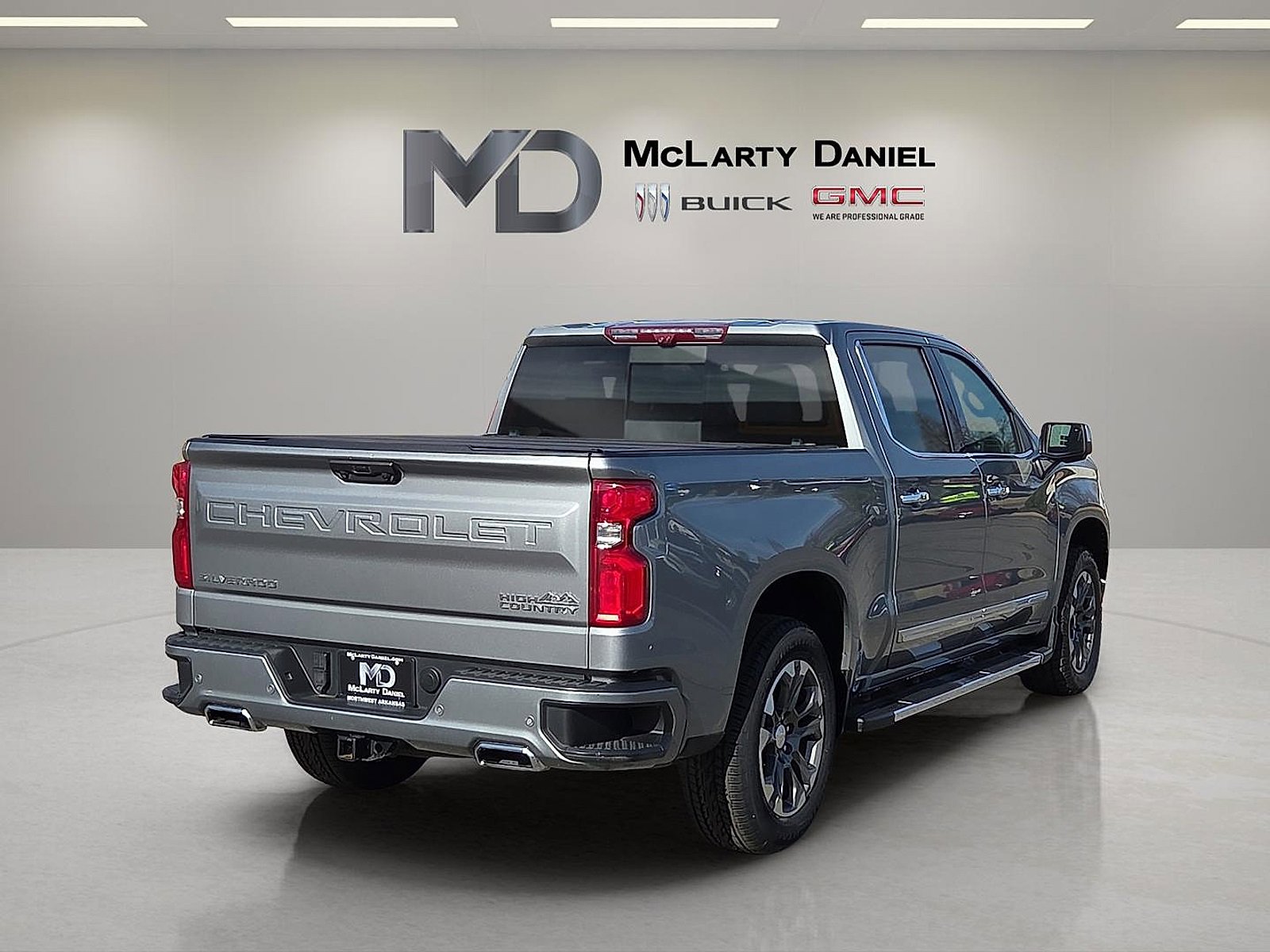 Used 2023 Chevrolet Silverado 1500 High Country w/ Technology Package image 5