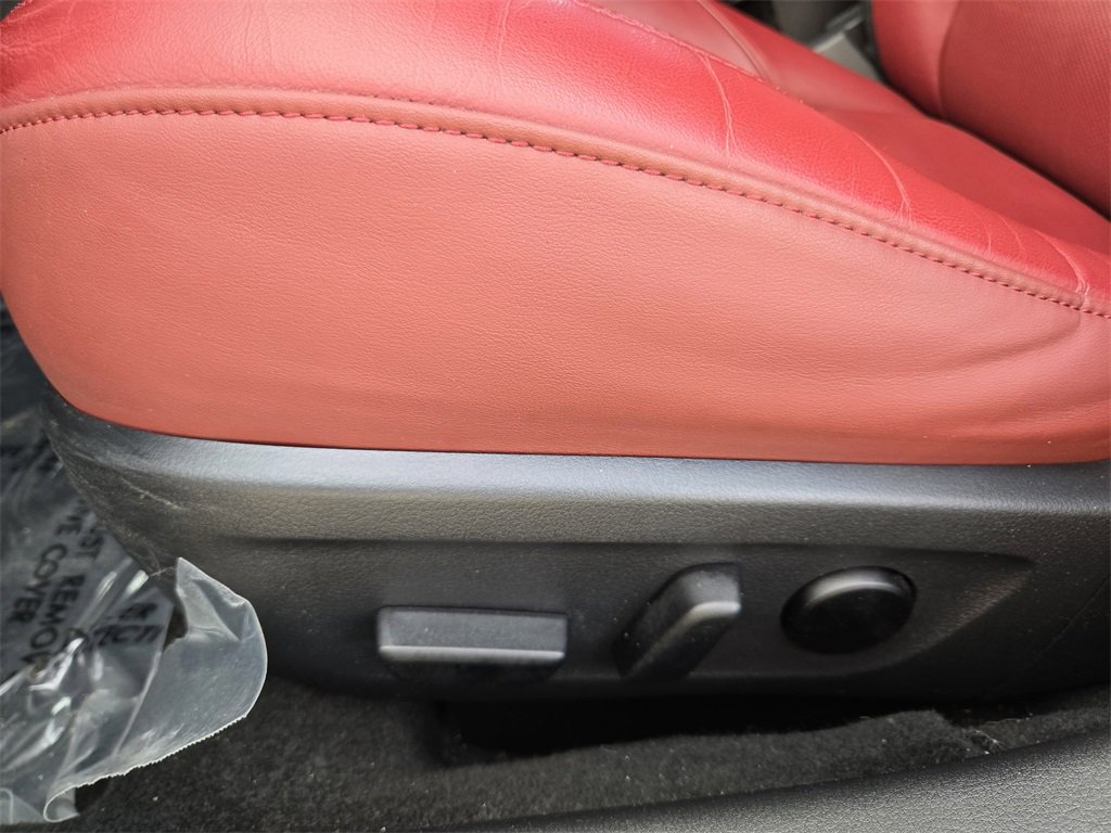 Used 2021 MAZDA MAZDA3 Hatchback w/Premium Plus Pkg image 24