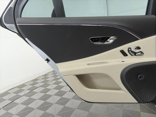 Used 2025 Bentley Flying Spur Plug-In Hybrid AWD/4WD image 26