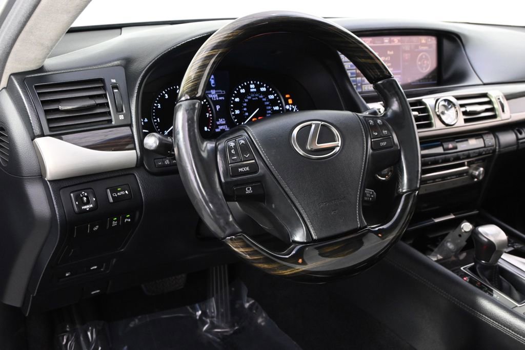 Used 2013 Lexus LS 460 AWD w/ Comfort Pkg image 11