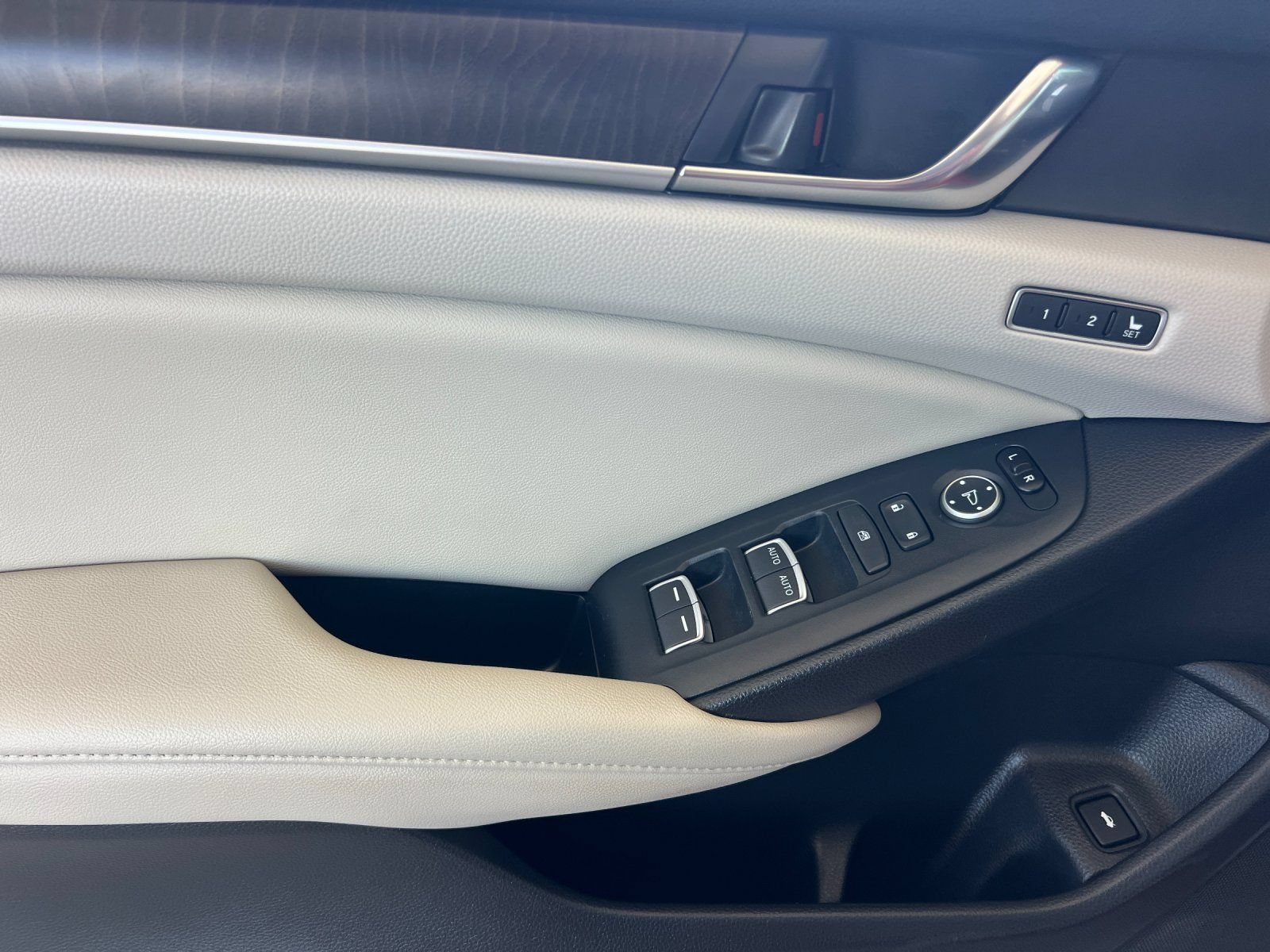 Used 2019 Honda Accord EX-L image 11
