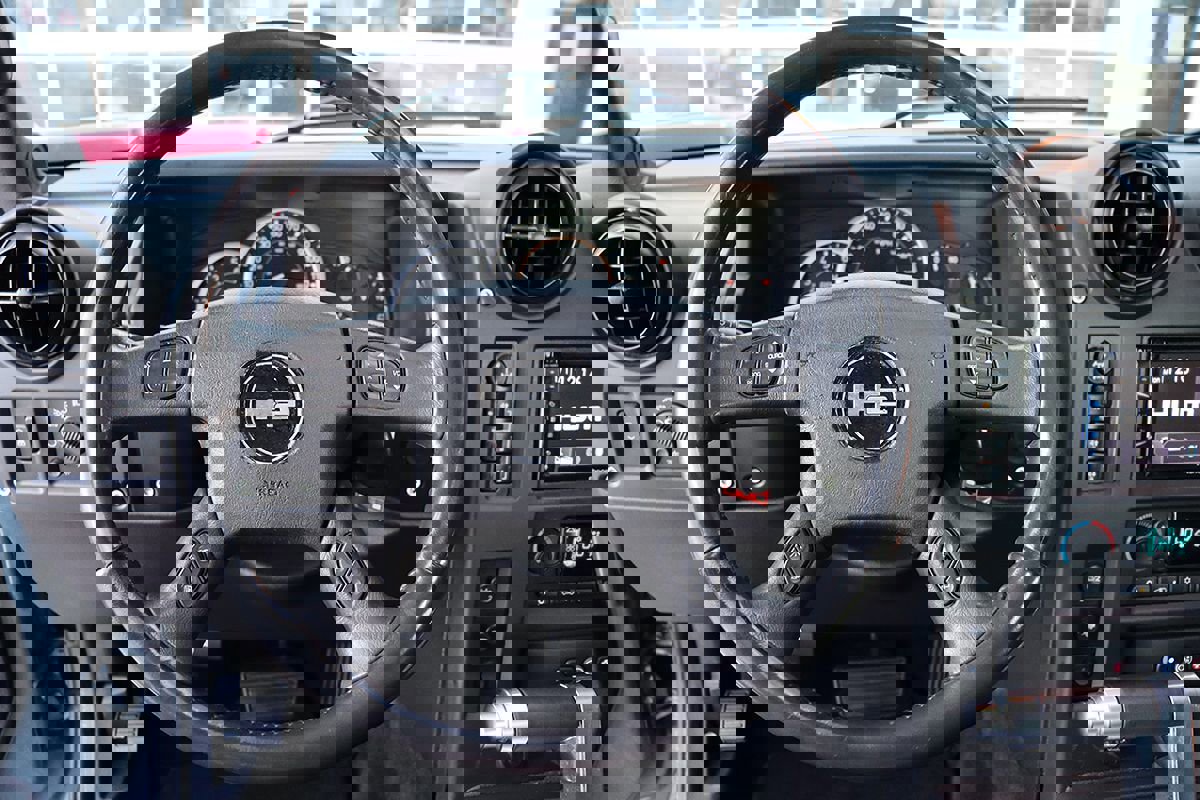 Used 2005 HUMMER H2 SUT w/ Preferred Equipment Group image 17