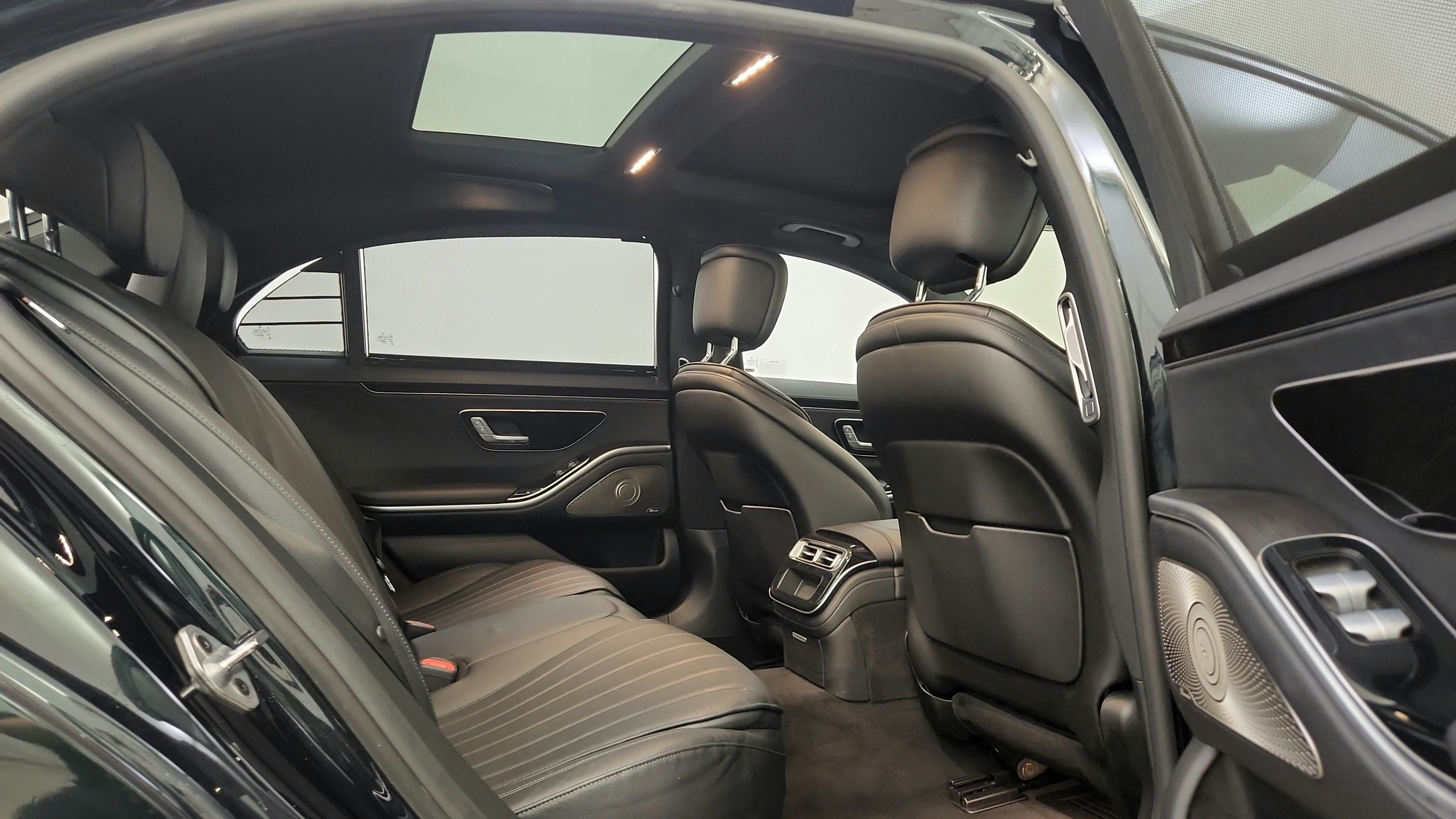 Used 2023 Mercedes-Benz S 500 4MATIC w/ AMG Line image 32