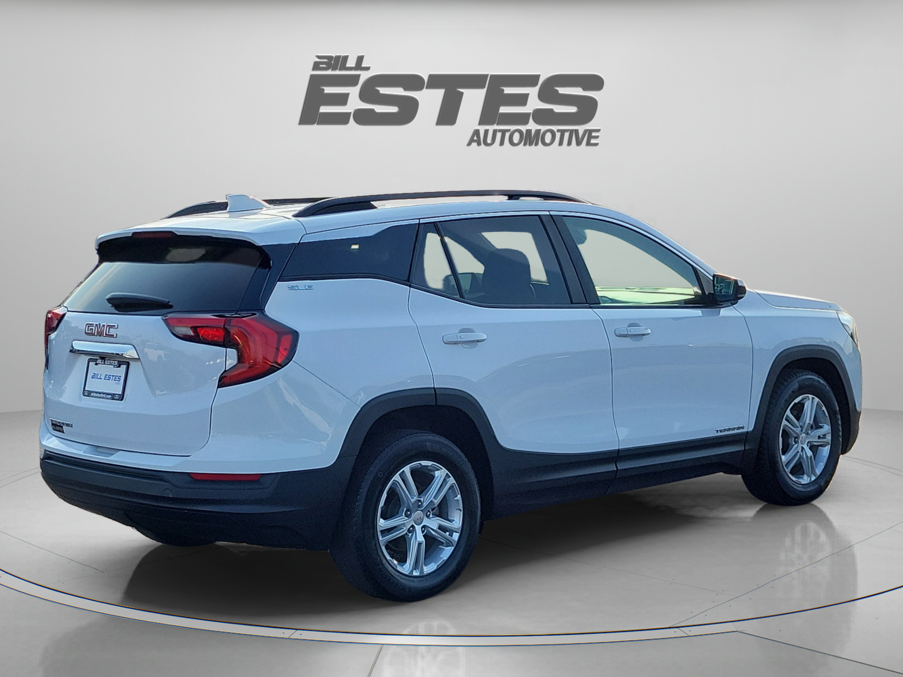 Used 2021 GMC Terrain SLE w/ Driver Convenience Package FWD image 4