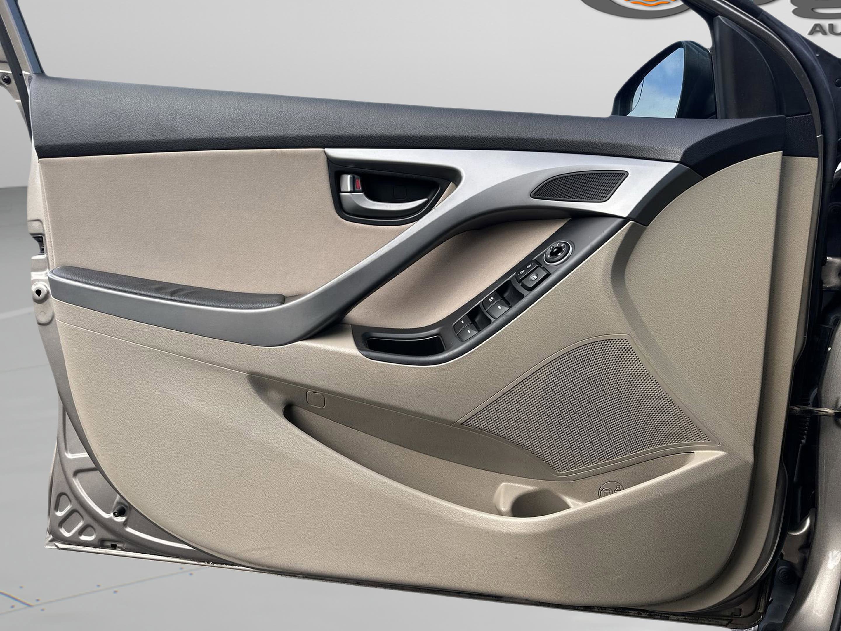 Used 2015 Hyundai Elantra SE w/ Option Group 02 image 16