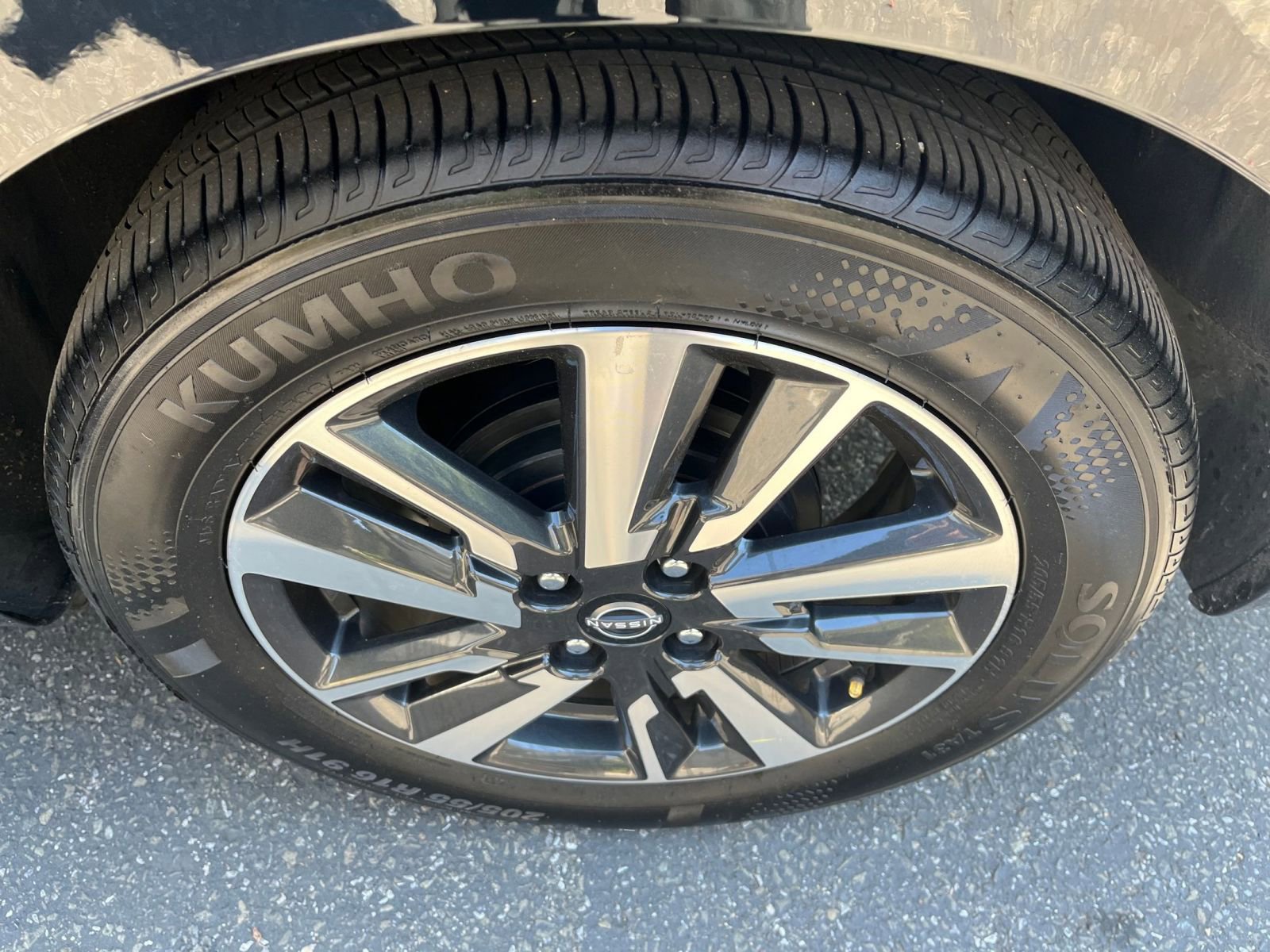 Used 2025 Nissan Versa SV image 28