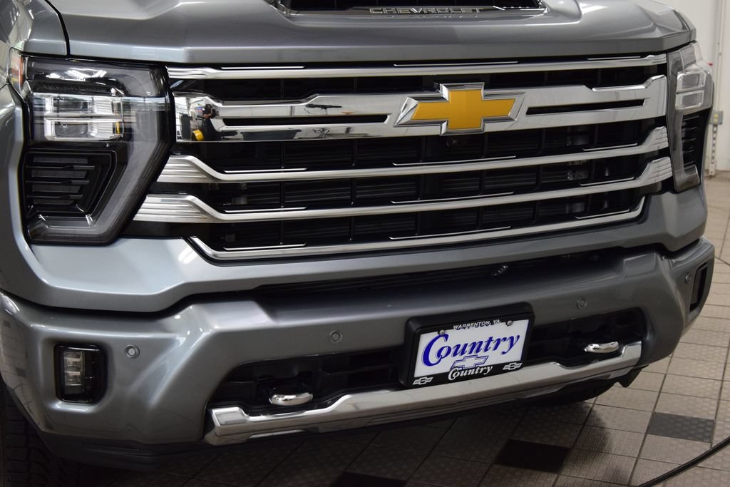 Used 2025 Chevrolet Silverado 2500 High Country w/ Technology Package AWD/4WD image 13