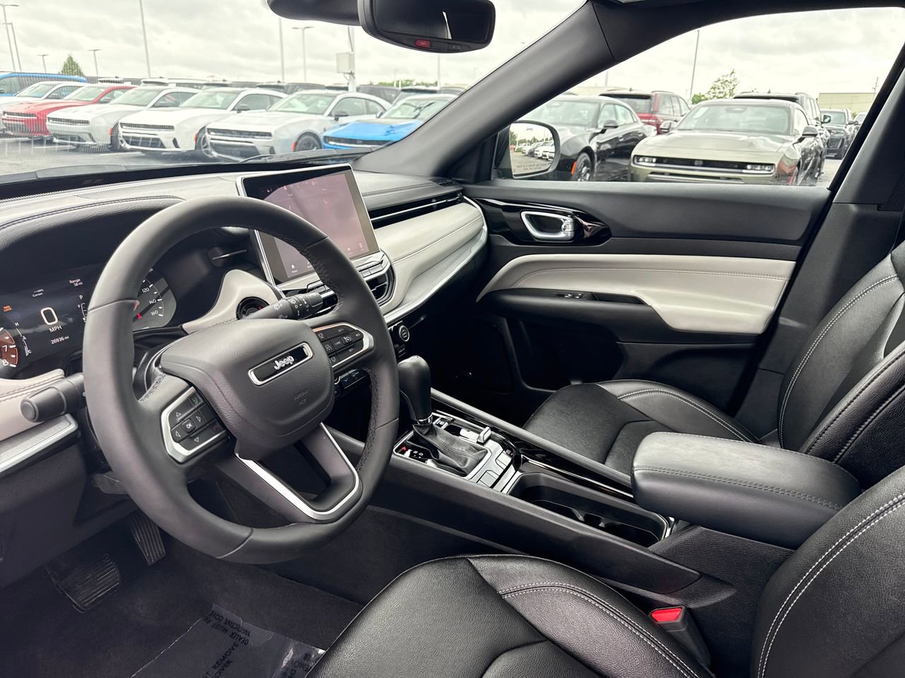 Used 2025 Jeep Compass Limited w/ Sun & Sound Group AWD/4WD image 12