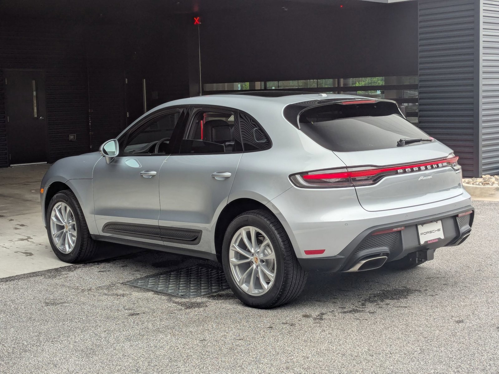Certified 2025 Porsche Macan video 3