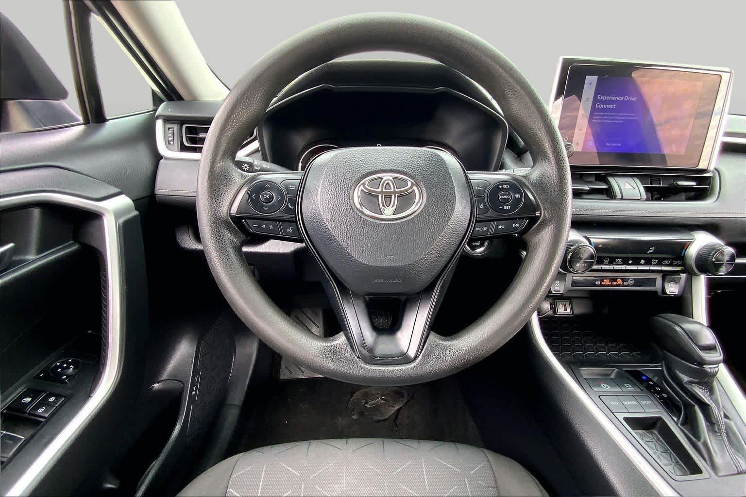 Used 2024 Toyota RAV4 XLE FWD image 5