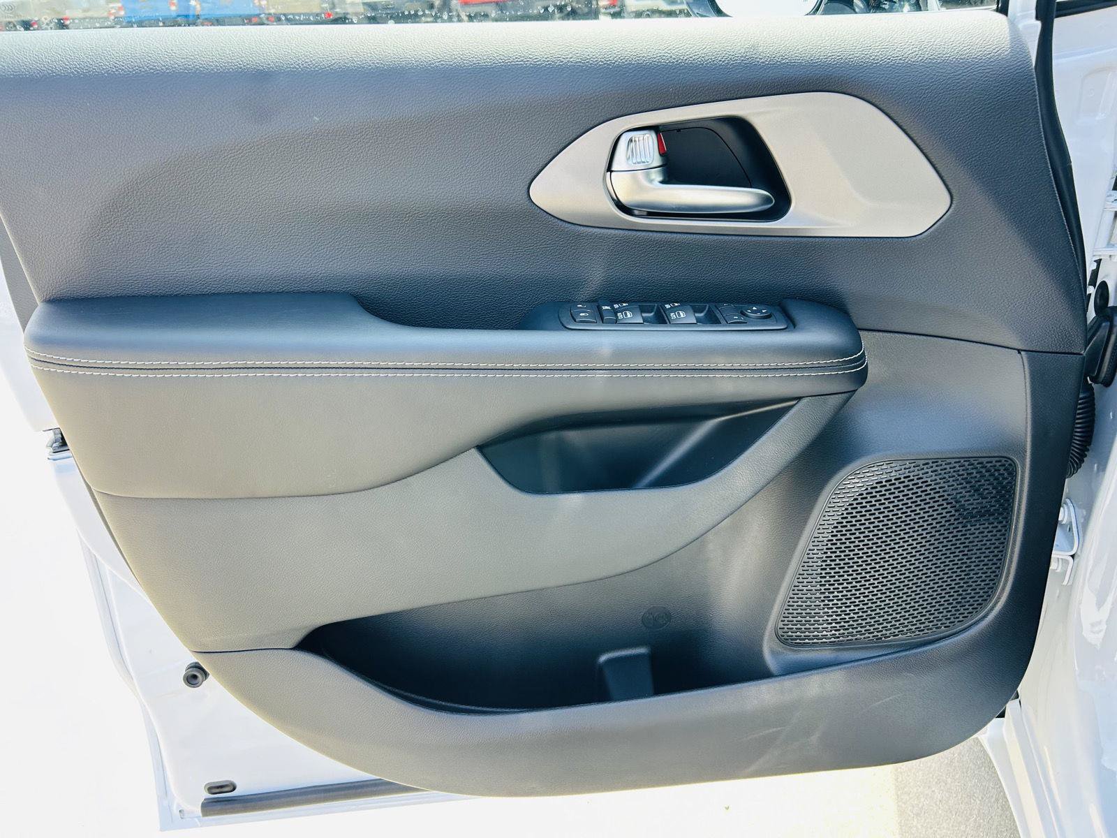 New 2027 Chrysler Pacifica LX FWD image 12