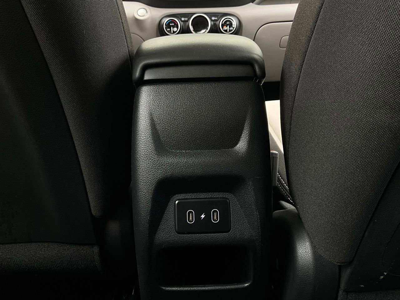 Used 2025 Hyundai Venue SEL image 12