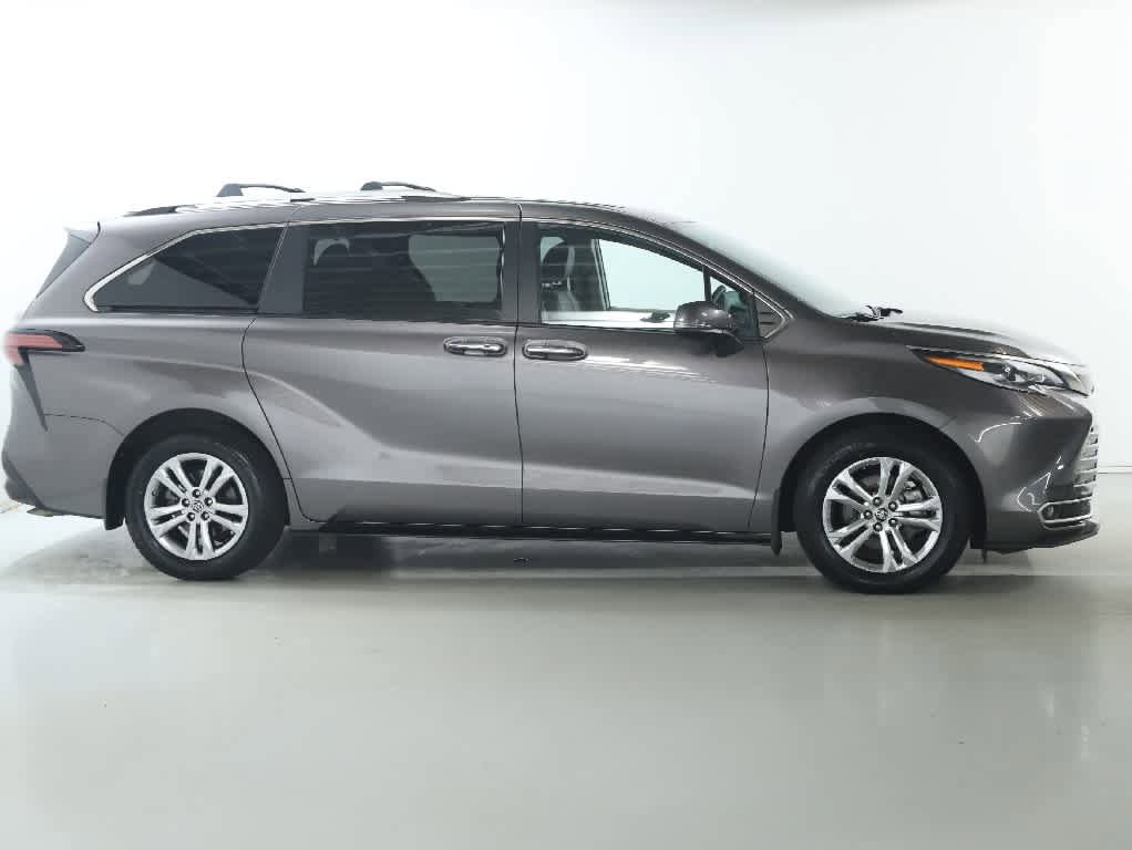 Certified 2022 Toyota Sienna Platinum AWD/4WD image 11