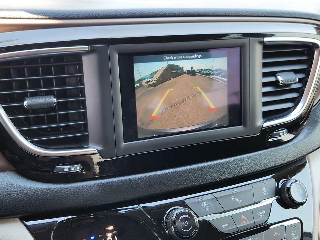 Used 2019 Chrysler Pacifica Touring image 13