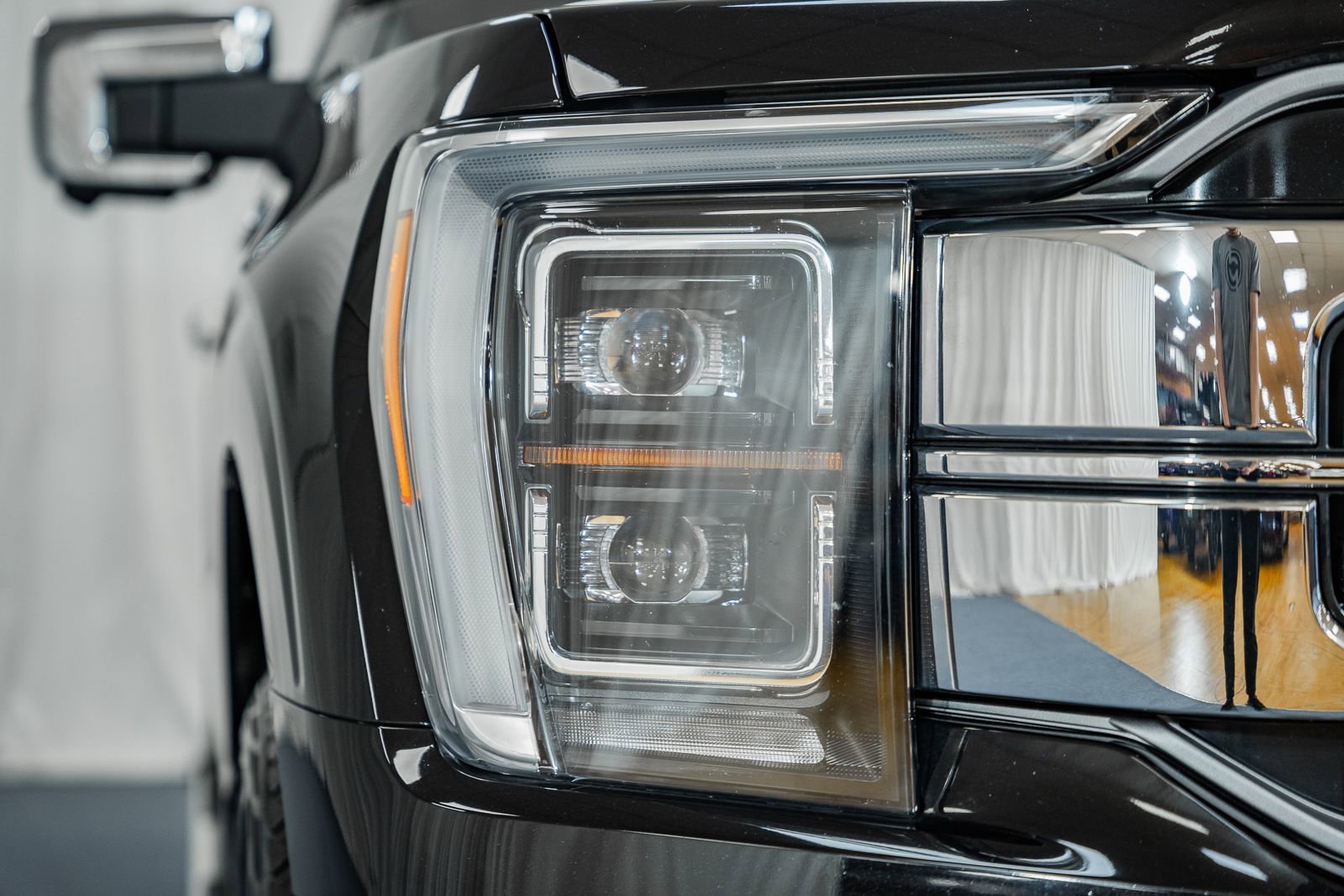 Certified 2022 Ford F150 Lariat w/ Equipment Group 502A High image 9