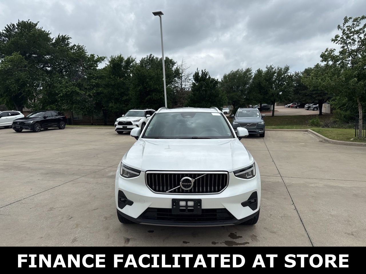 Certified 2025 Volvo XC40 B5 Plus AWD/4WD video 2
