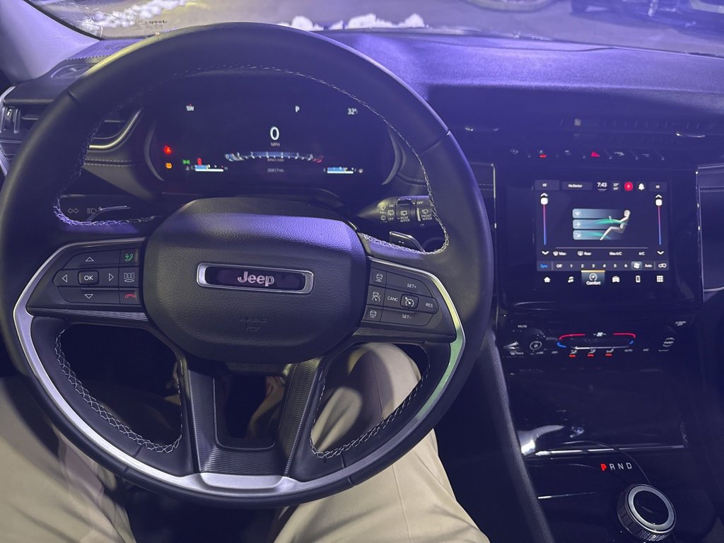 Used 2024 Jeep Grand Cherokee Laredo X image 10