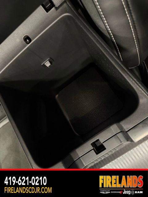 New 2026 Jeep Grand Cherokee Altitude image 17