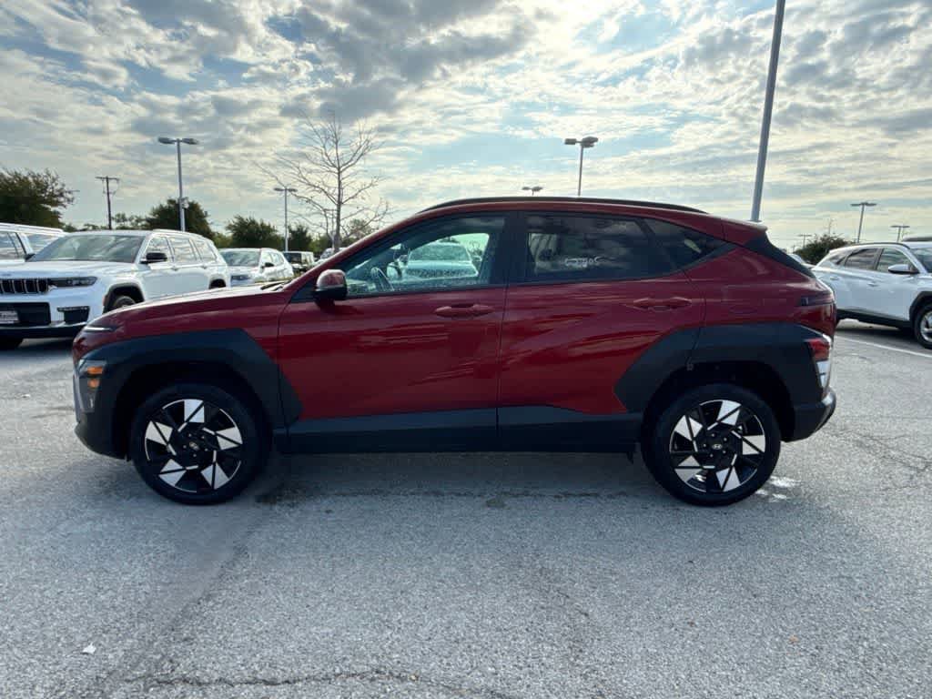 Used 2024 Hyundai Kona SEL AWD/4WD image 2