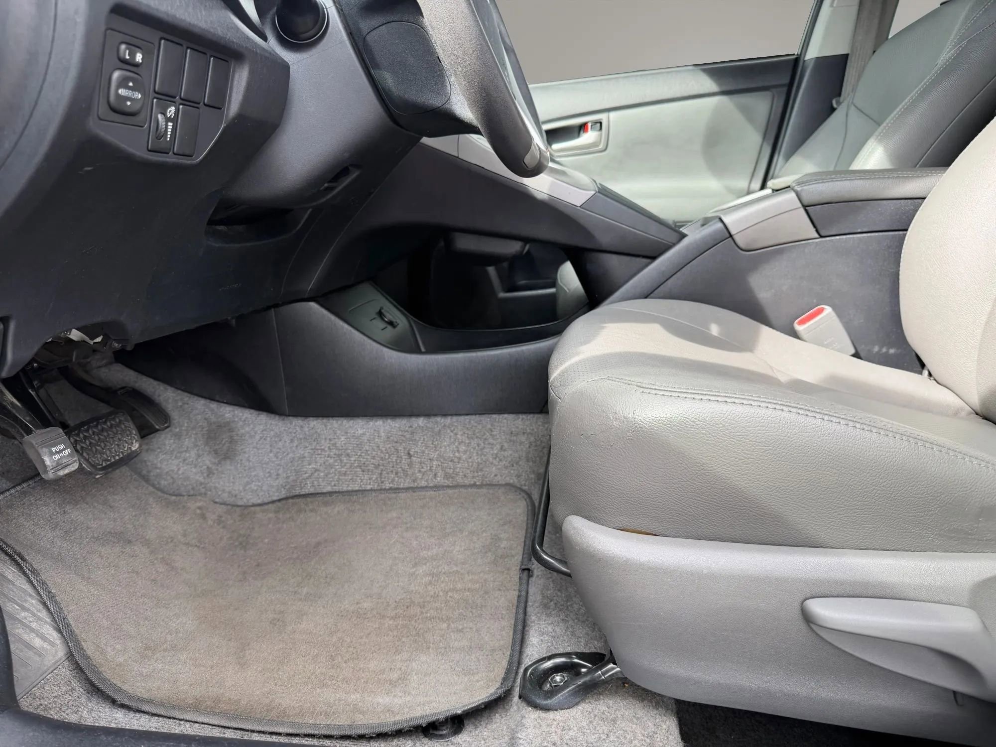 Used 2014 Toyota Prius Two image 17