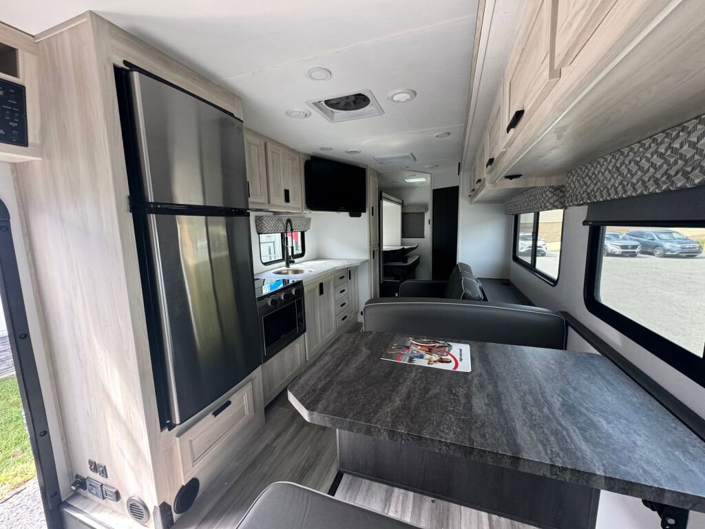 Used 2024 Ford E-450 and Econoline 450 Super Duty w/ Motorhome Prep Package RWD image 7