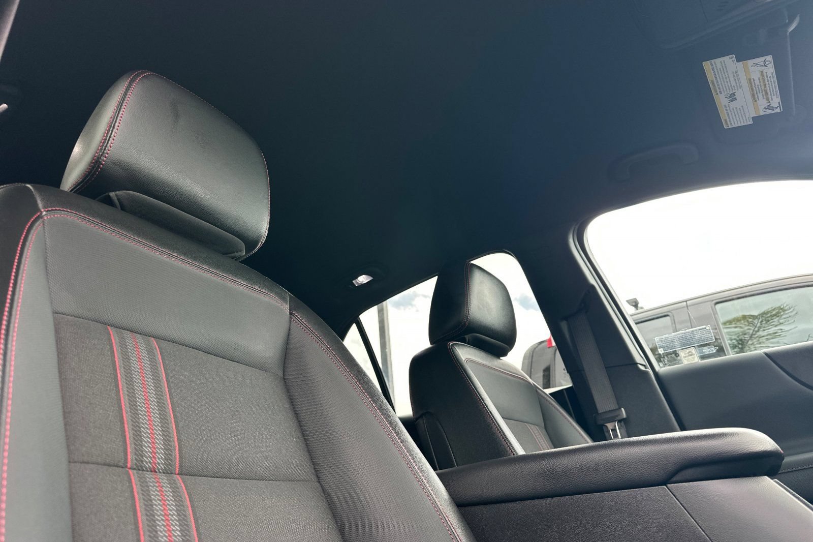 Used 2023 Chevrolet Equinox RS FWD image 21
