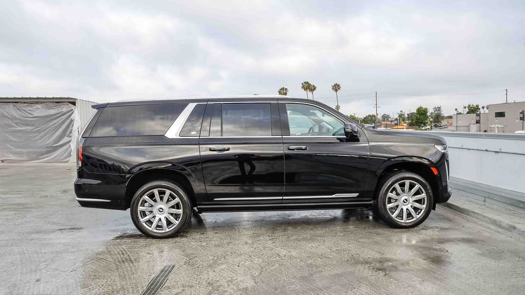 Used 2024 Cadillac Escalade ESV Premium Luxury Platinum AWD/4WD image 13