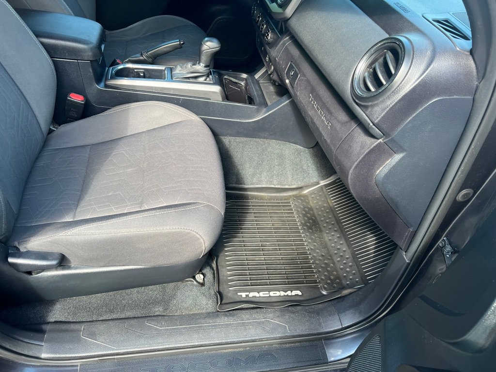 Used 2017 Toyota Tacoma TRD Off-Road image 60