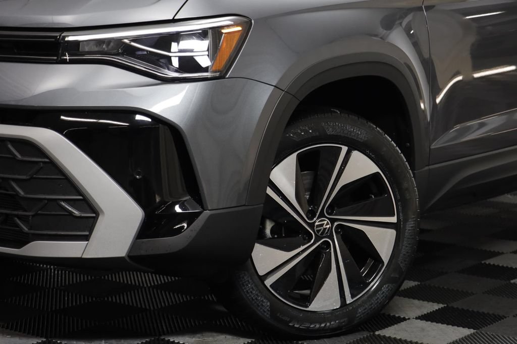 New 2026 Volkswagen Taos SE AWD/4WD image 4