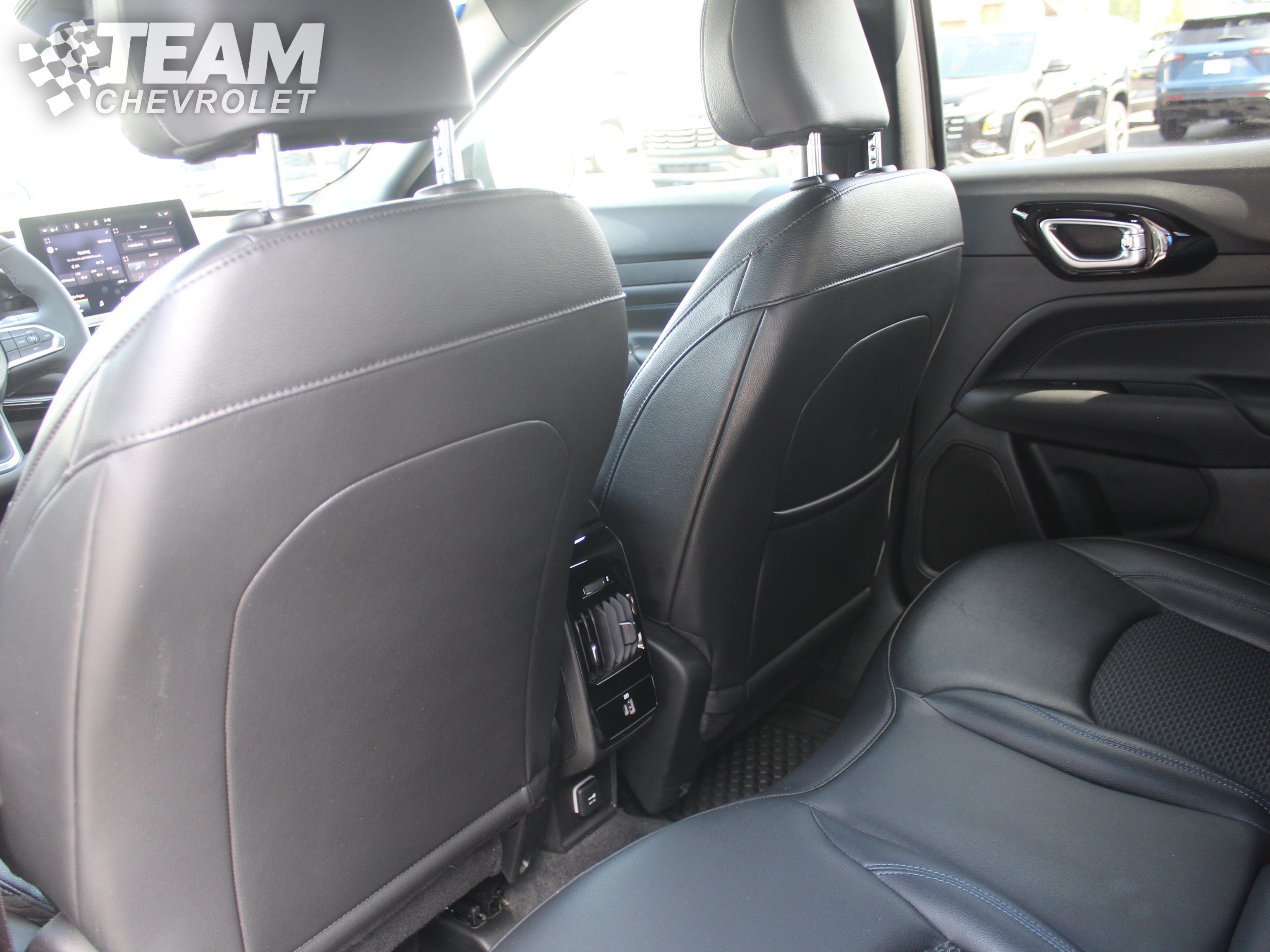 Used 2025 Jeep Compass Latitude w/ Convenience Group AWD/4WD image 21