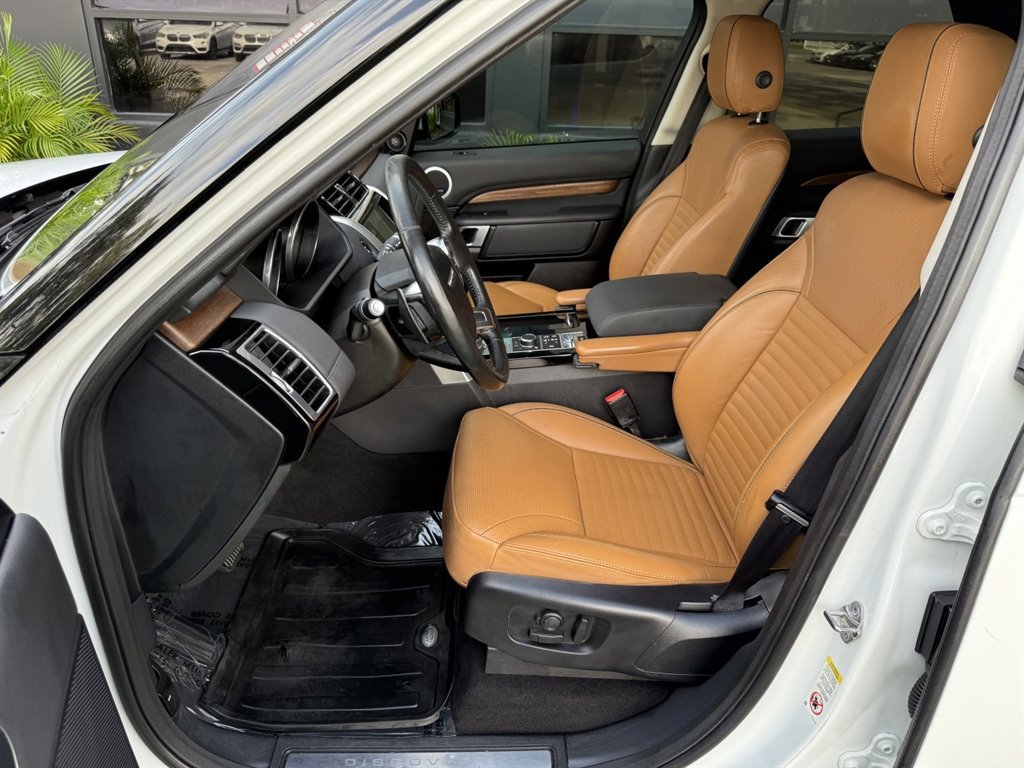 Used 2017 Land Rover Discovery HSE AWD/4WD image 9