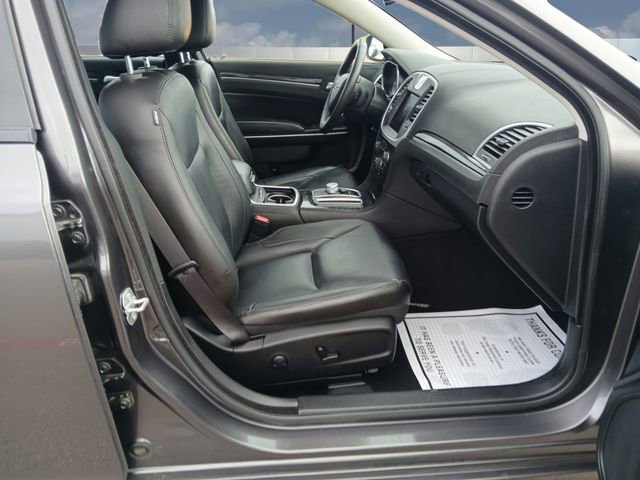 Used 2022 Chrysler 300 Touring L image 15