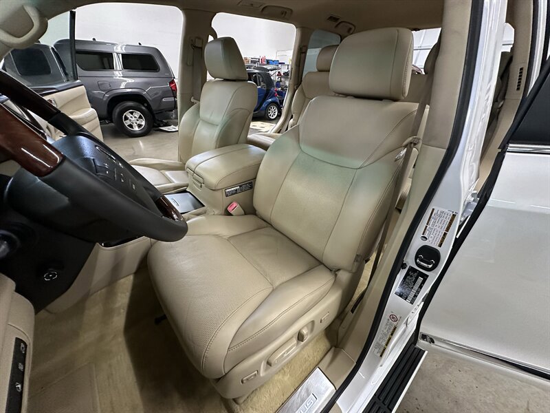 Used 2010 Lexus LX 570 4WD image 36