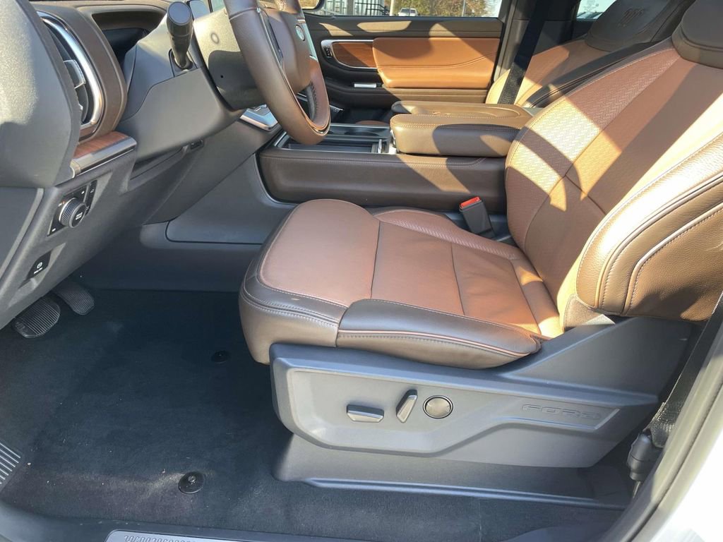 Used 2025 Ford Expedition Max King Ranch image 21